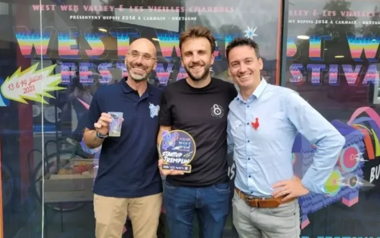 Photo du CEO de Sekost à l'occasion de la remis du trophée Startup Tremplin lors du West Web Festival 2023.