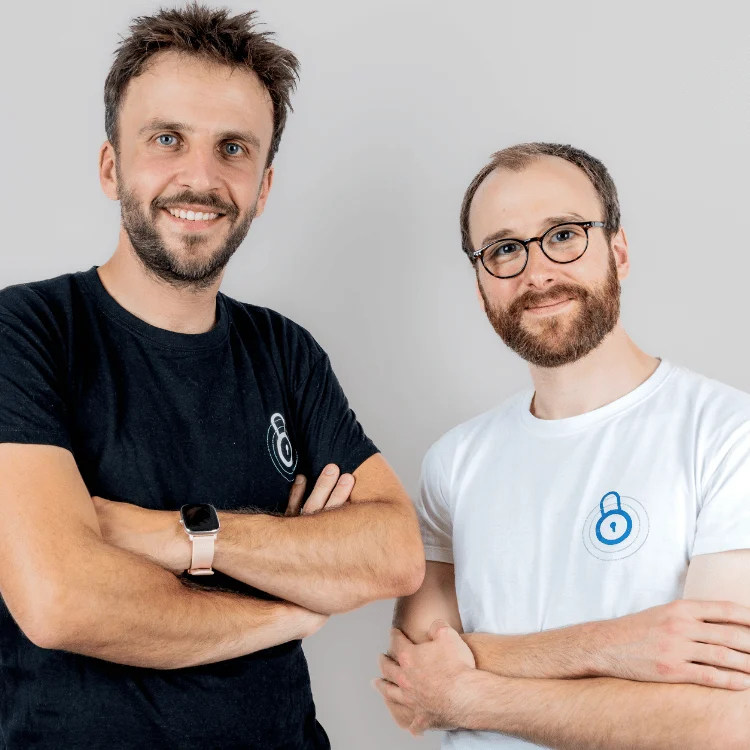 Photo des deux dirigeants de Sekost. A gauche, Léo RICHER, CEO de Sekost. A droite, Christophe HAUQUIERT, CTO de Sekost.