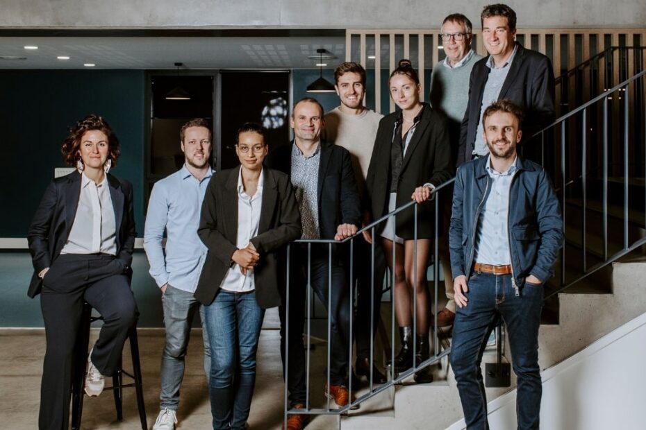 Photo de groupe des lauréats du concours Cré'Acc 2024 prise lors de la soirée de remise des prix.
