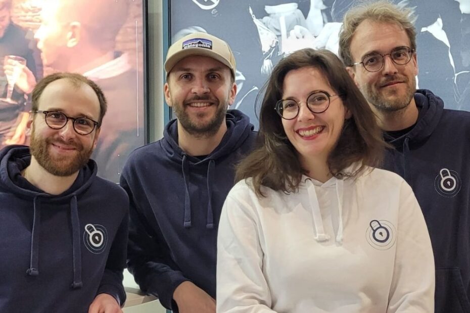 Photo de l'équipe Sekost au Forum InCyber 2025 à Lille. De gauche à droite : Christophe, Léo, Lisa et Samuel