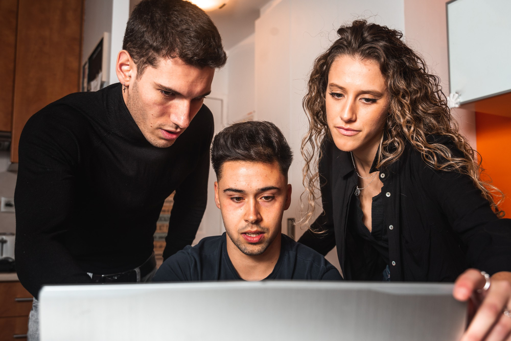 Une équipe de PME fait face au défacement de son site web